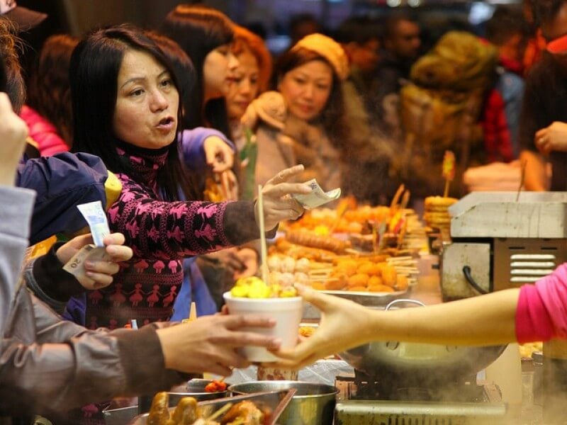 Phố Chùa là một trong những địa điểm được du khách du lịch Hồng Kông rất yêu thích