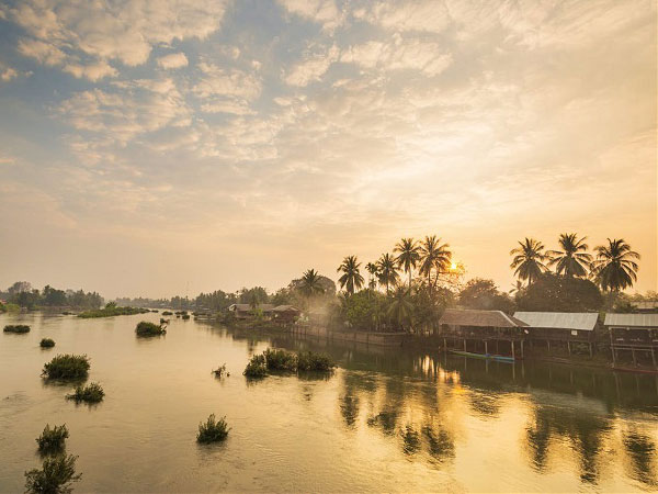Lào được tô điểm bới dòng sông Mê Kong